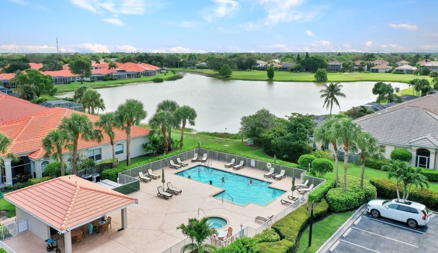 Beautiful North Naples Lake-Front Villa in a Golf Community of Heritage Greens!
