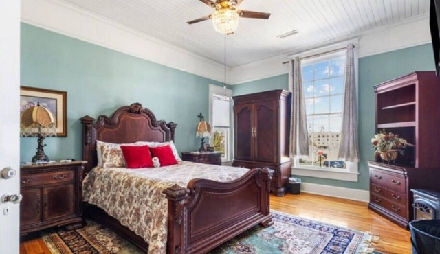 Bed and Breakfast | Queen Room