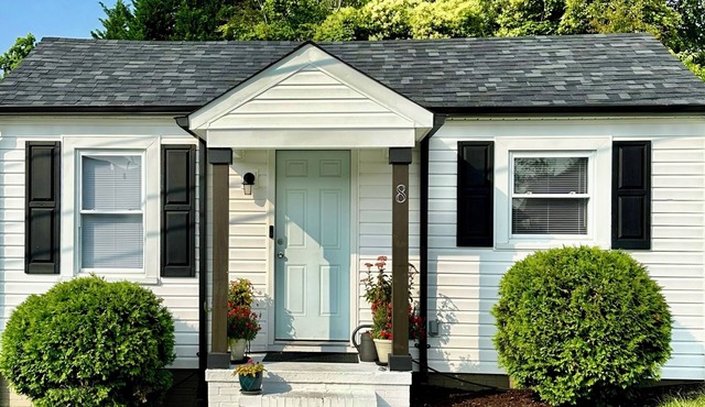 Belmont Bliss Walkable Downtown + Cozy Comfort Family-friendly Sparkling Clean