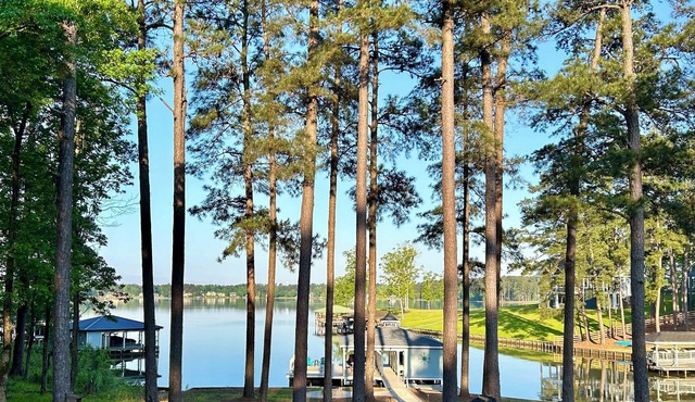 BEST SUNSET ON SINCLAIR ~ CLEAREST WATER, FLAT LOT & BIG WIDE OPEN VIEWS! - WiFi