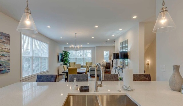 Big Group? 2x Homes: The Ultimate Nashville Stay!