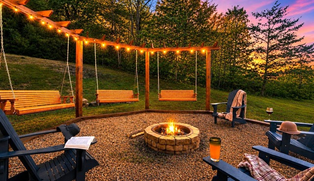 Big Swim Spa| Fire Pit| Dog| Easy Drive| 3 KingBed