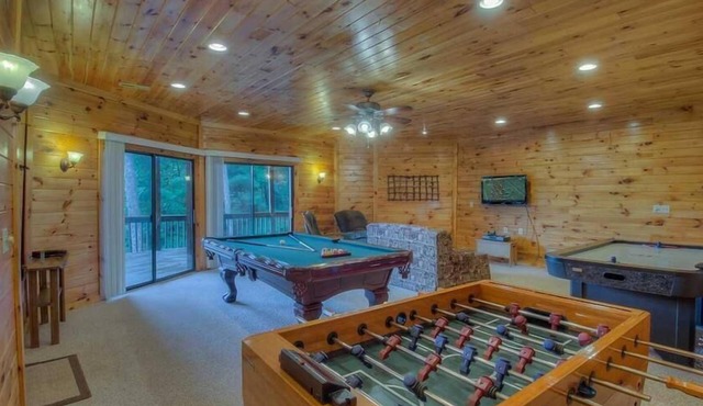 Blue Horizon- Dog Friendly | Screened in Porch | Outdoor Fire Pit