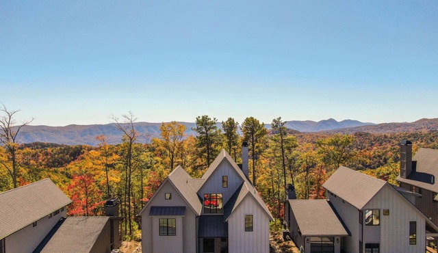 Blue Meadows at Blue Ridge Mountain Club Luxury,stunning views,hot tub indoor+outdoor fireplaces