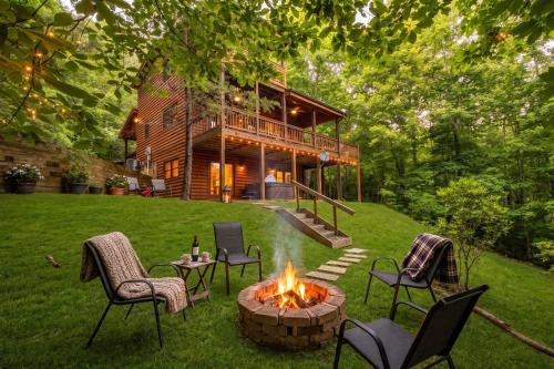 Blue Ridge Cabin in the Woods With Hot Tub
