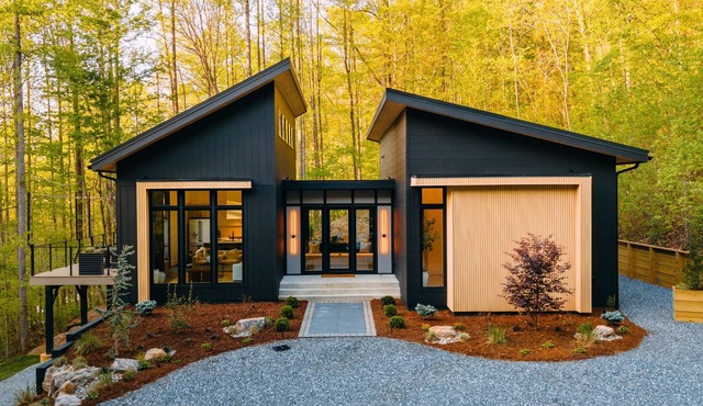 Brand new! Cozy, Scandi Retreat with Hot Tub