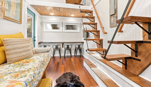 Brand new custom tiny house on creek - 2 bedrooms