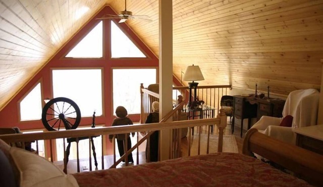 Breezy Point - Two story cabin with Hot Tub