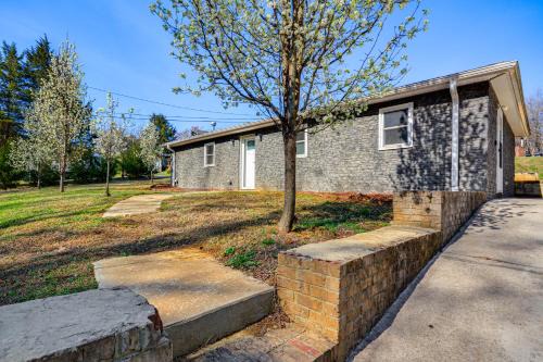 Bring Your Pets! Getaway 1 Mi to Uptown Lexington