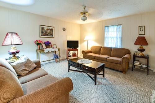 Bring Your Pets! Walkable Retreat in Manchester
