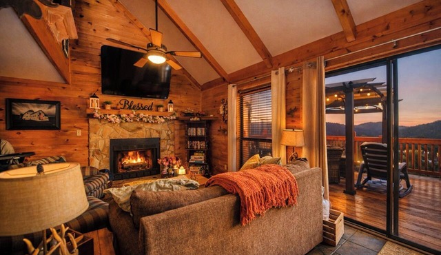 Bryson City Cabin Hot Tub, Mtn Views Sleeps 8