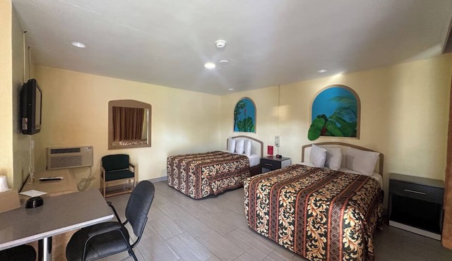 Budget-Friendly Room with 2 Queen Beds – Close to Daytona’s Best Attractions