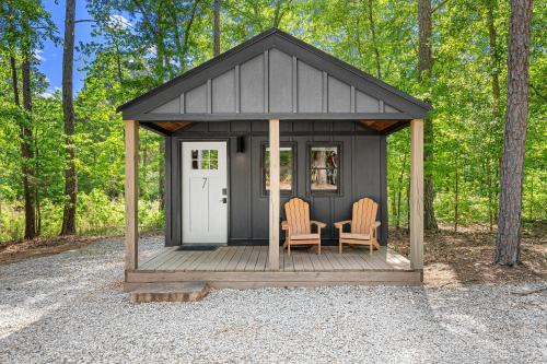 Cabin #7 One bedroom with Kitchenette