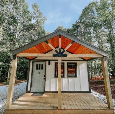 Cabin #9 One Bedroom with Kitchenette