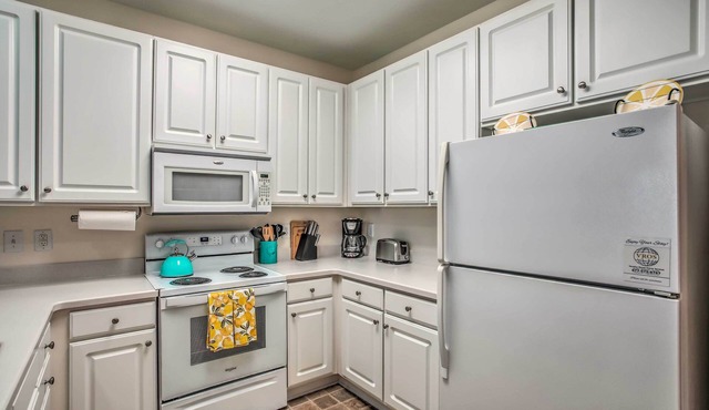 Calabash Condo on Golf Course w/Pool & Gym!