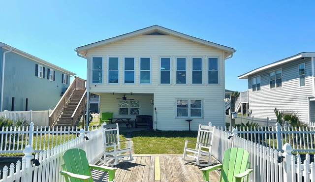 Canal home, 3 bedrooms, 2 bathrooms, dock, pet friendly, fenced in back yard.