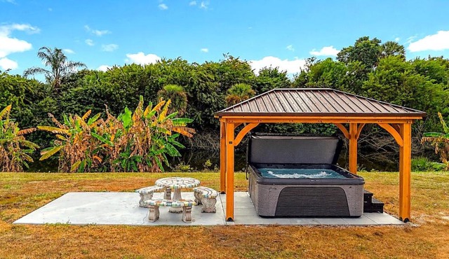Canalfront Home Hot Tub BBQ 5BR 3BA Sleeps 14