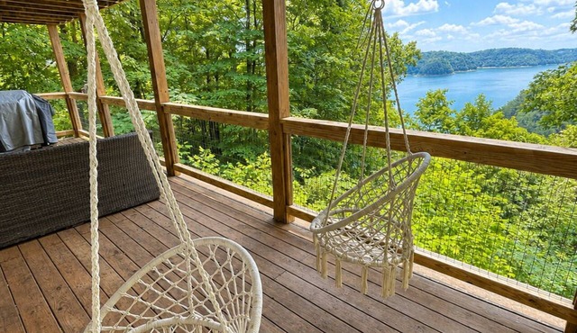 Caney Overlook Lake Views Game Room Minutes to Boat Ramps & Marina