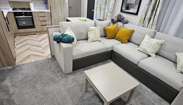 Carnforth - Caravan - sleeps 6 - Dog Friendly