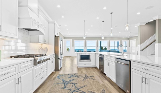 Carolina Breeze 8BR Luxury Vacation Home