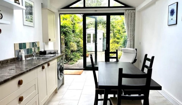 Charming 1 bed super central Terraced House