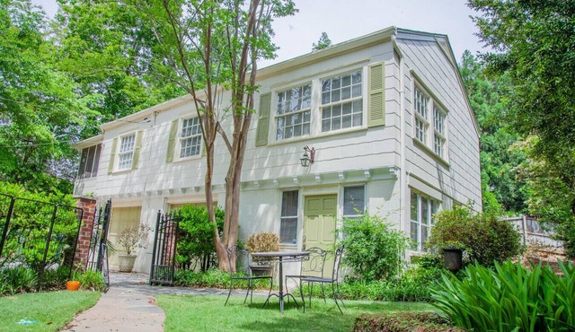 Charming 2BR Carriage House in the Heart of Atlanta