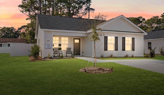 Charming 3-bedroom house with Hot tub, AC, WiFi in gorgeous Ocean Isle Beach