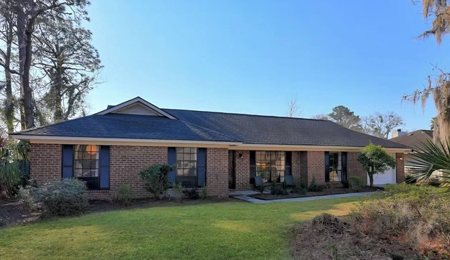 Charming 3-bedroom Coastal Vacation Home near the beach and downtown Savannah