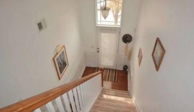 Charming 3-bedroom townhome with AC in welcoming Kennesaw