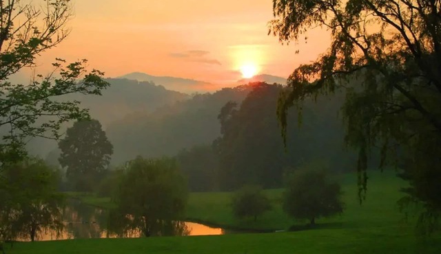 Charming Ranchhouse Voted most Beautiful trout stream, fishing swim lake, horses