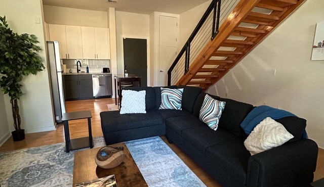 Charming Townhome with WiFi, full kitchen, W&D, in Uptown Charlotte