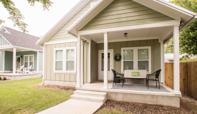 Chic Thomasville Home: Walk to Downtown!