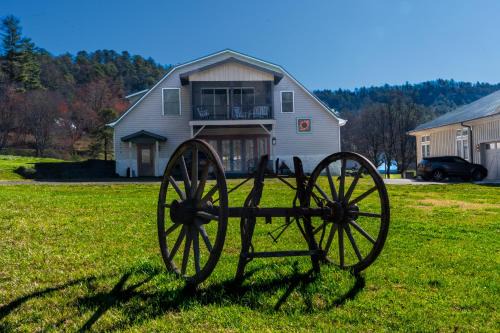 Circle Square Farm - 15min to Brevard!