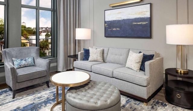 City Base w/Kitchen & Balcony, Near Liberty Square & Waterfront Park