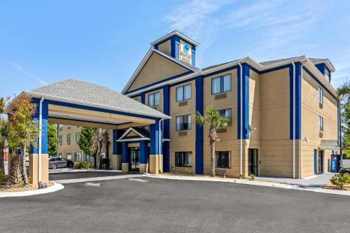 Clarion Pointe Jesup