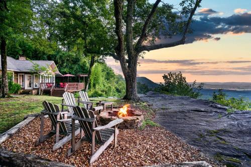 Cloudland Retreat w/Mountain & Valley Views!