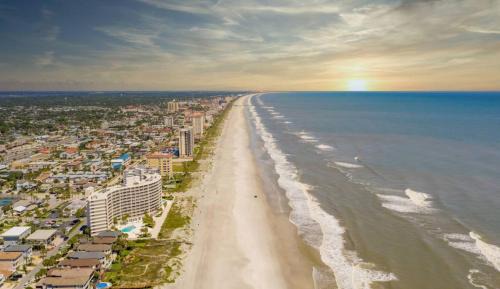 Coastal Escape Walkable, Cozy Pet-Friendly