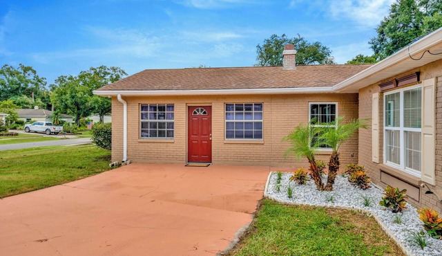 Colorful & Comfy Retreat: Close to Tampa ~ Parking