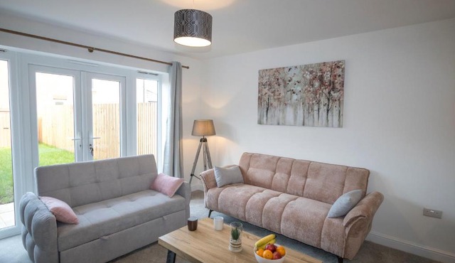 Comfortable Short Stay and Long Stay Home in Chester-