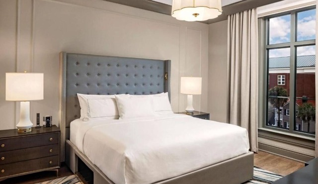 Contemporary 2 Rooms Close to Liberty Square – Perfect City Base