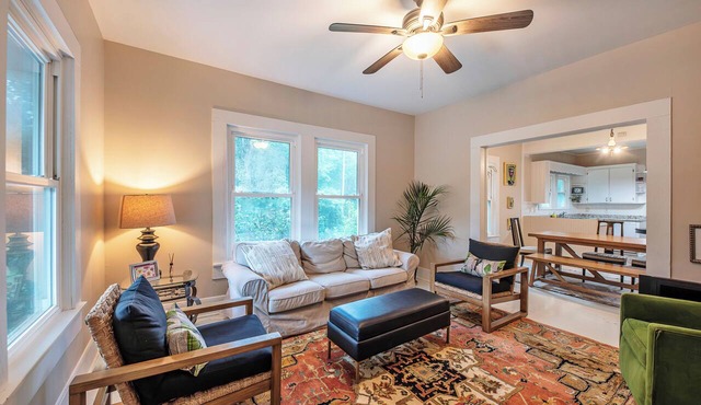 Cool as a cucumber bungalow….less than a mile from boat ramp, marina and Publix