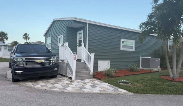 Corner Lot 2 Bed 1 Bath Pet Friendly