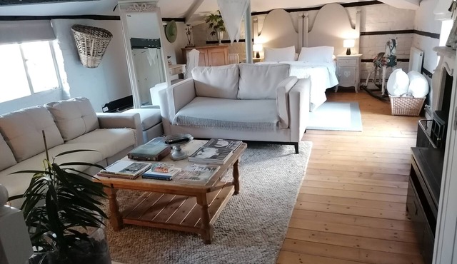 Courtyard Apartment near Windsor, and the Great Park