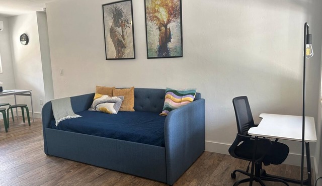 Cozy 1-bedroom apartment in pleasant Miami with AC