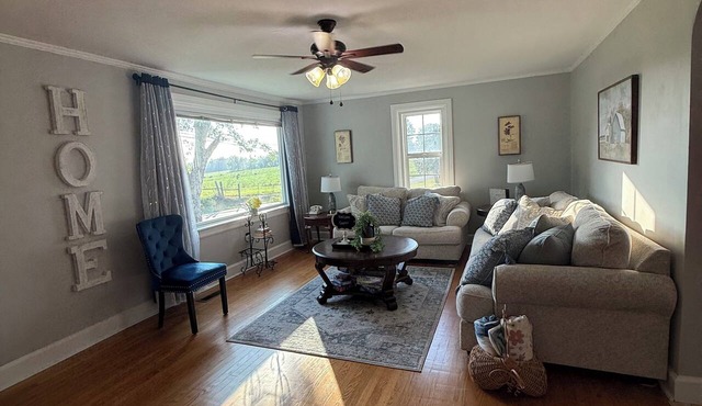 Cozy 2-bedroom farmhouse in tranquil Baxter
