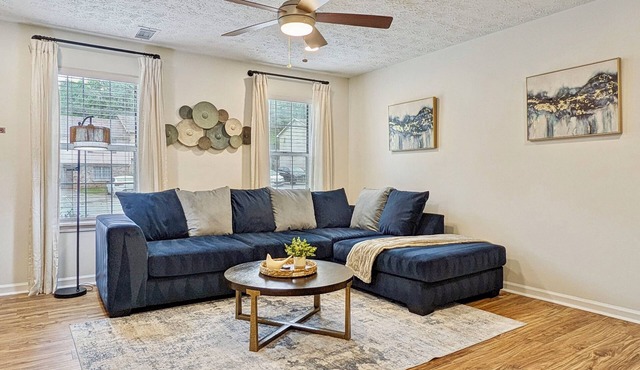 Cozy 2-bedroom townhome in Jonesboro, GA