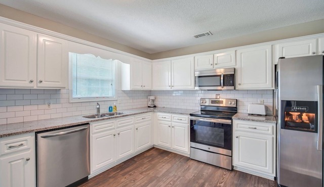Cozy and Contemporary Villa 1 Mile From GSU