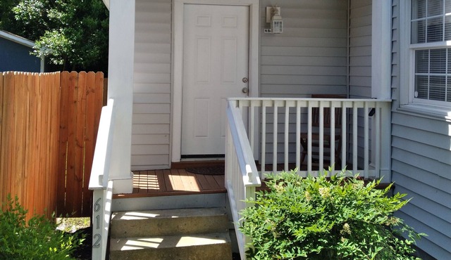 Cozy apartment in downtown revitalization district, close to medical facilities.