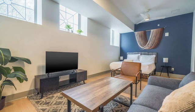 Cozy & Bright loft unit in the heart of Louisville