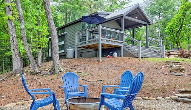 Cozy Cabin in Enchanting Franklin with AC